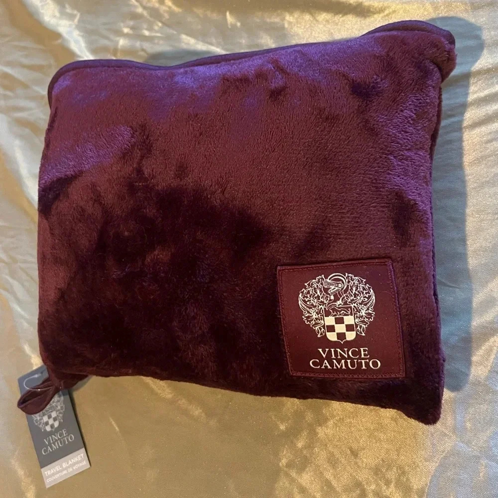 Vince camuto travel blanket with zipper storage bag.